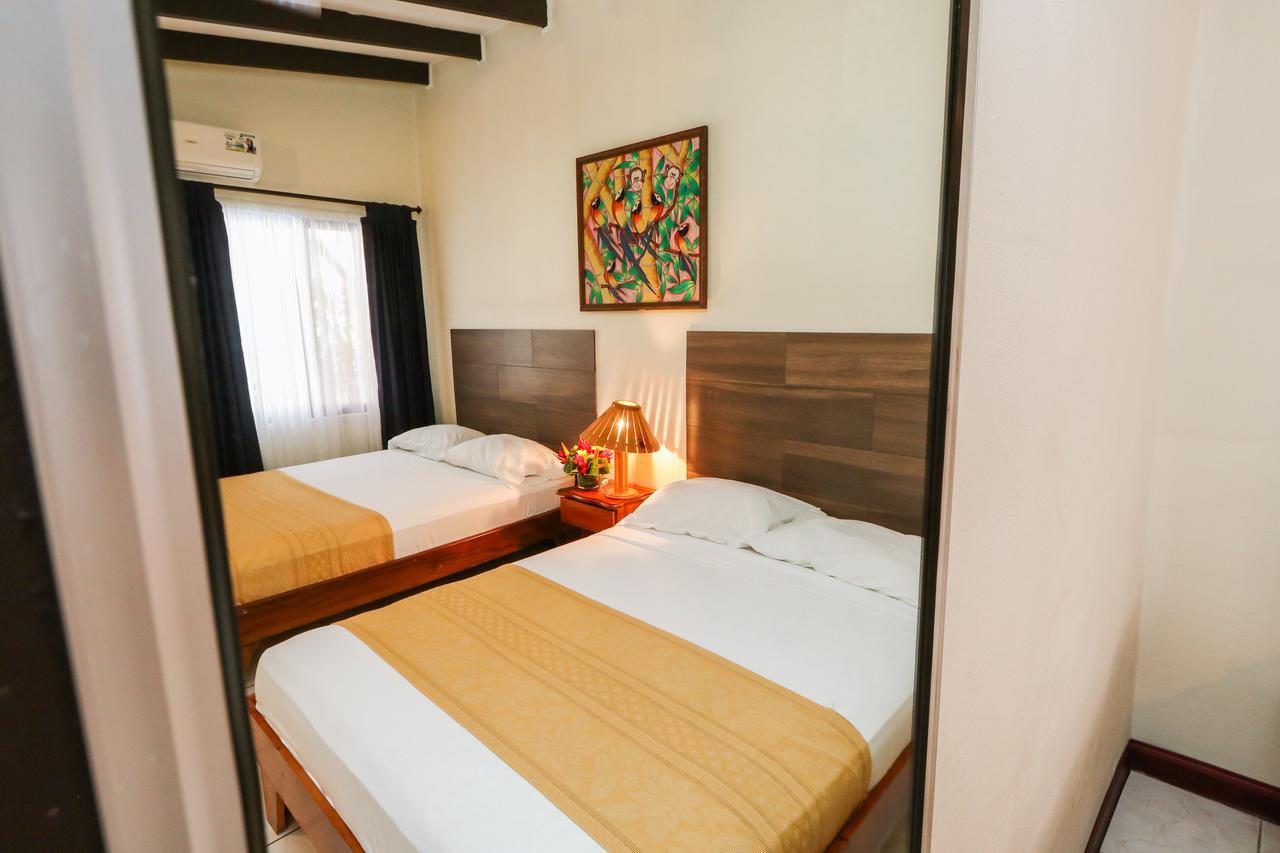 Hotel Flor Blanca Manuel Antonio Exterior photo