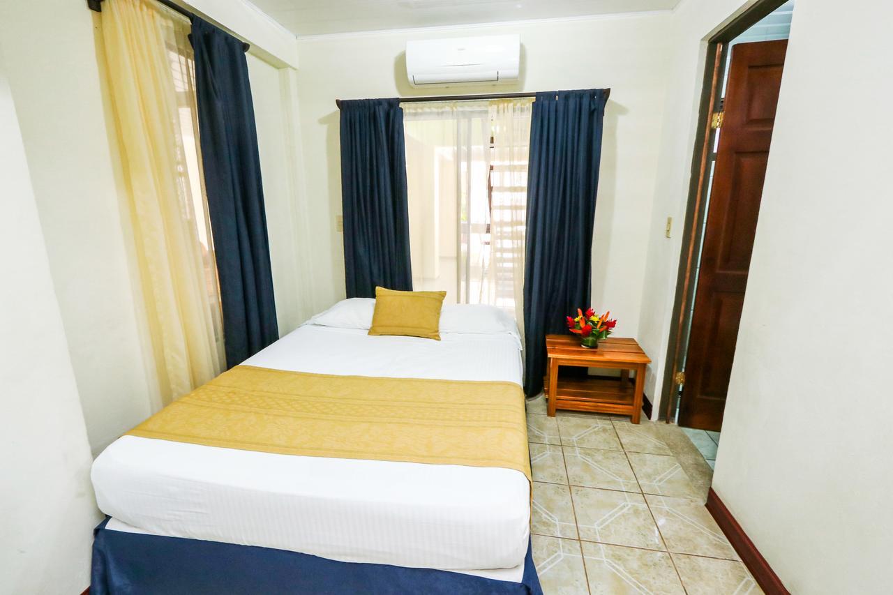 Hotel Flor Blanca Manuel Antonio Exterior photo