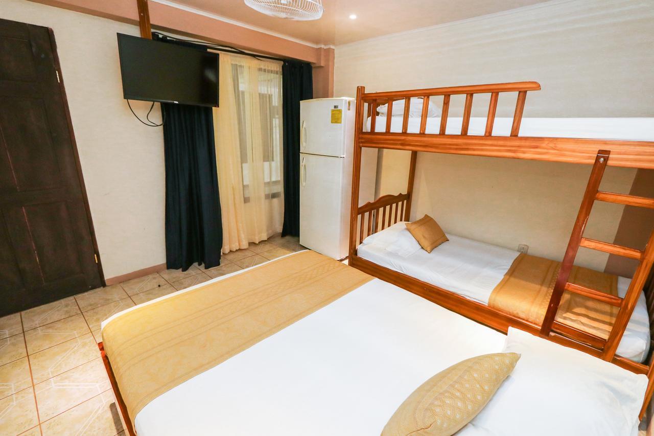 Hotel Flor Blanca Manuel Antonio Exterior photo