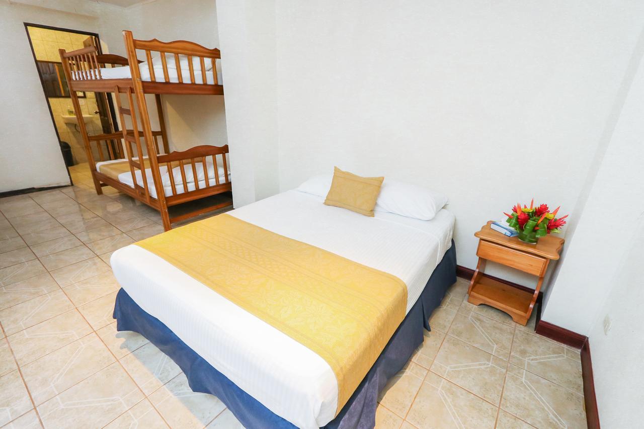 Hotel Flor Blanca Manuel Antonio Exterior photo