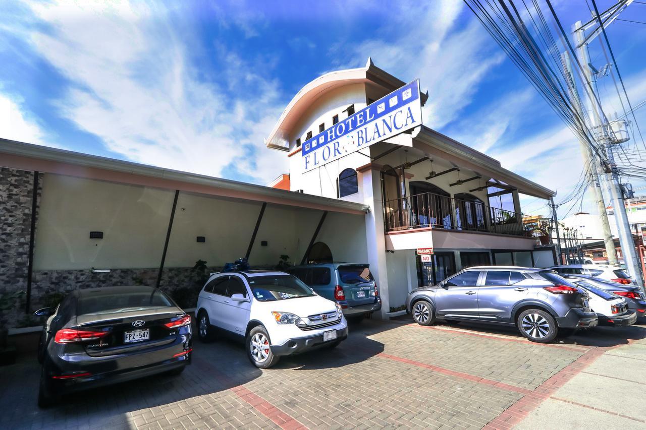Hotel Flor Blanca Manuel Antonio Exterior photo